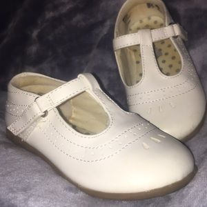 Toddlers girls white dress shoes size 7.5